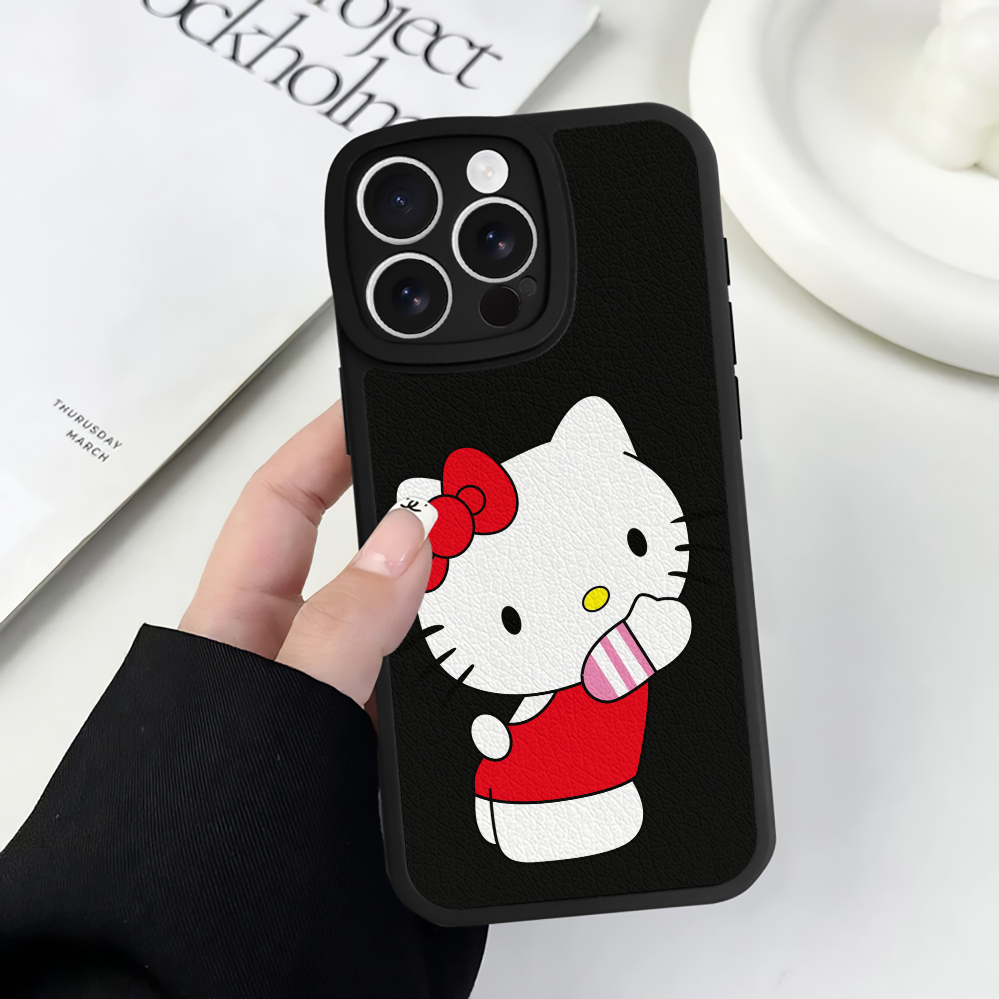 （画像用） Hello Kitty ハローキティ 【iPhone 16シリーズ対応】シリコンスマホケース（レザー調） 材質：シリコン